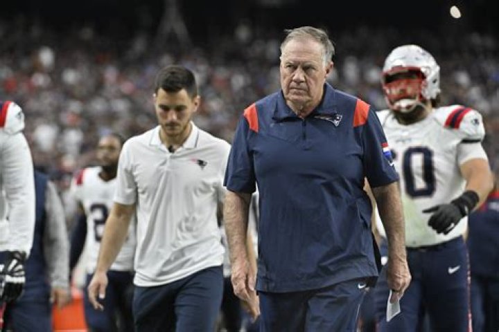 Bill Belichick's Longtime Girlfriend Turns Heads In Yoga Outfit The