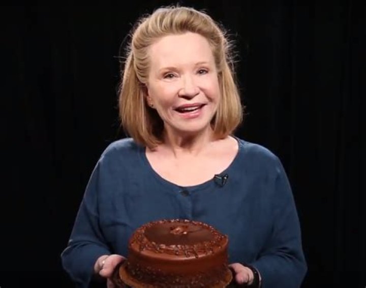 Debra Jo Rupp Net Worth & Bio/Wiki 2018 Facts Which You Must To Know!